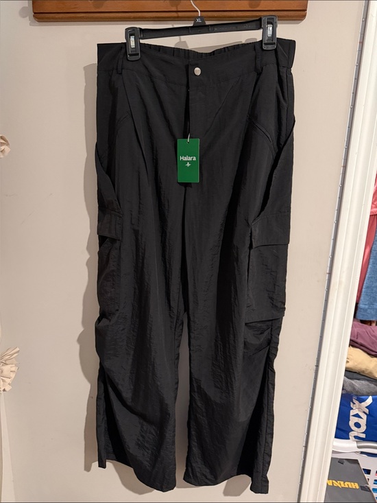 HALARA Pants - HALARA Black woman’s Utility Cargo Pants size large new with tags